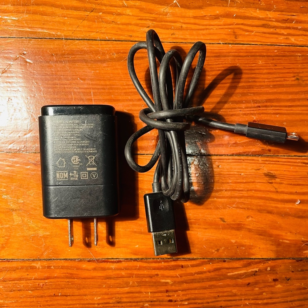 LG MCS-02WD USB Travel AC Power Adapter